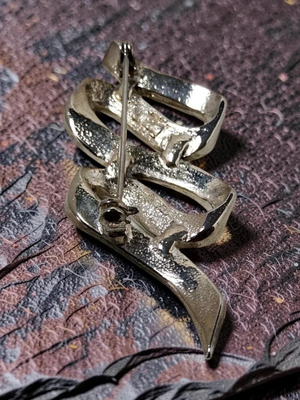 Vintage M Jent Silvertone Ribbon Brooch Pin